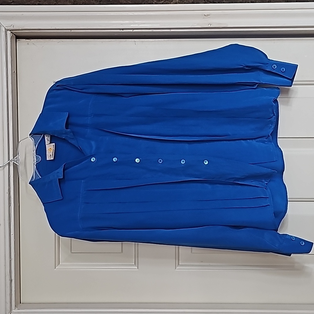 Liz Claiborne vibrant blue dress shirt